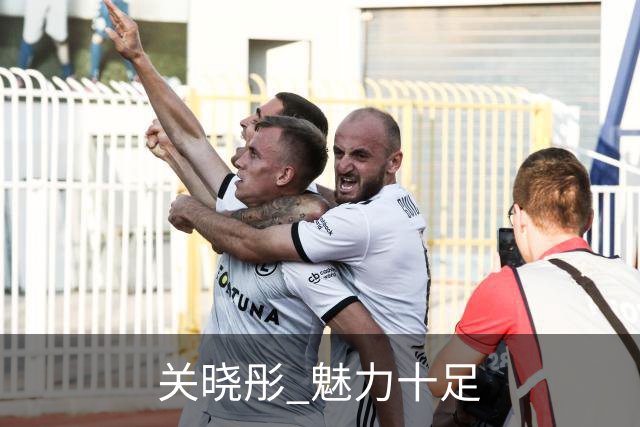 关晓彤 魅力十足